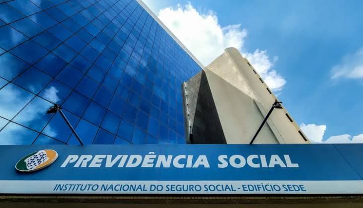 Governo alerta para golpes que prometem ‘agilizar devolução' de descontos irregulares no INSS
