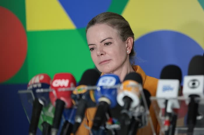 Fraude no INSS: Gleisi diz que Lupi “não tem motivo para ser afastado”