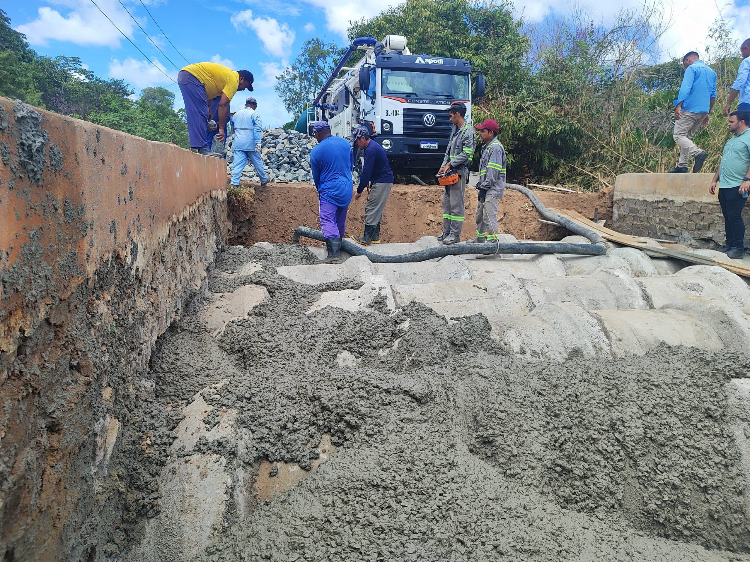 Prefeitura de Macaíba reforça estrutura da Ponte do Vigário com concretagem