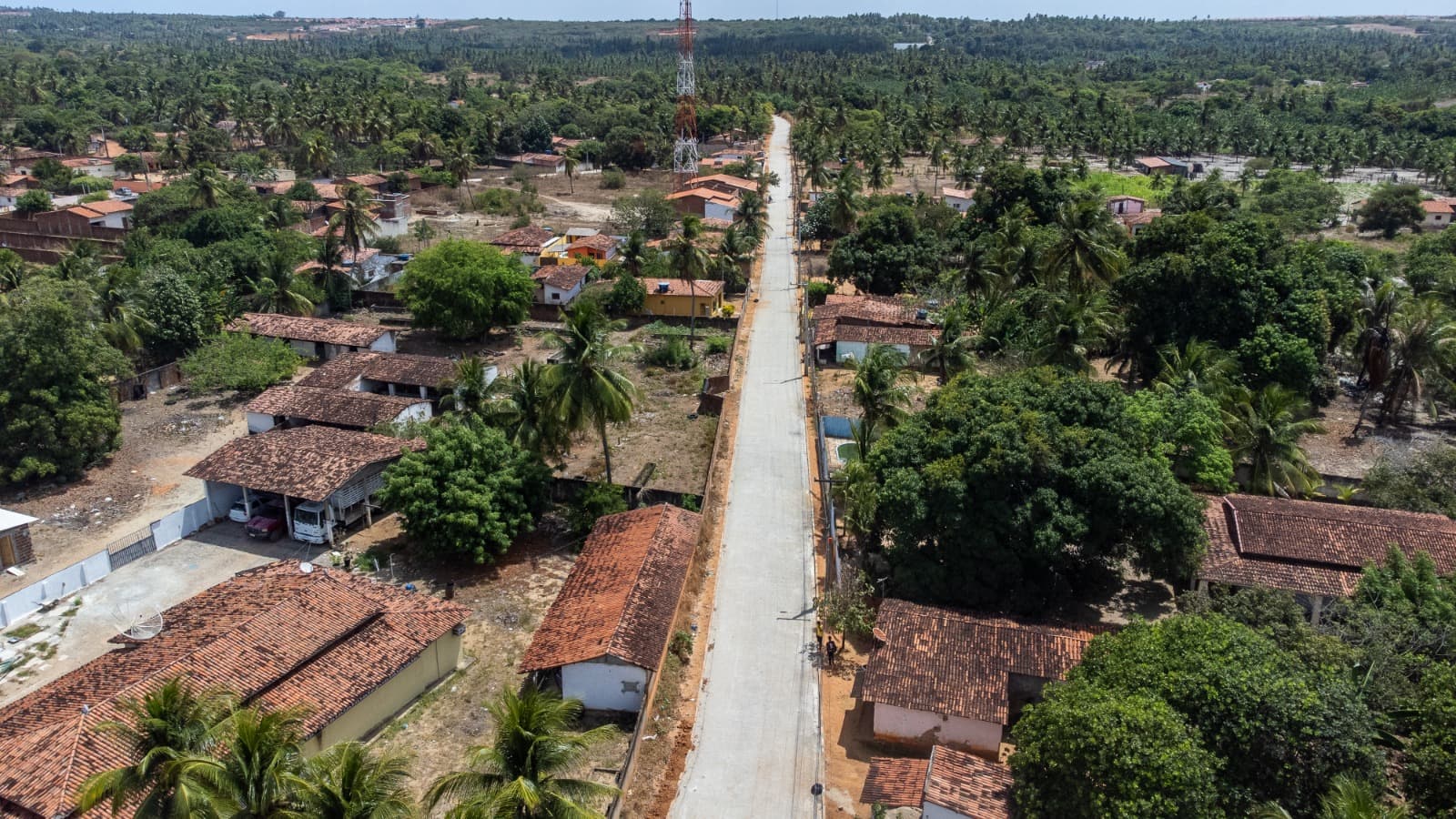 Prefeita Jussara entrega importante obra de calçamento em Extremoz na comunidade de Araçá