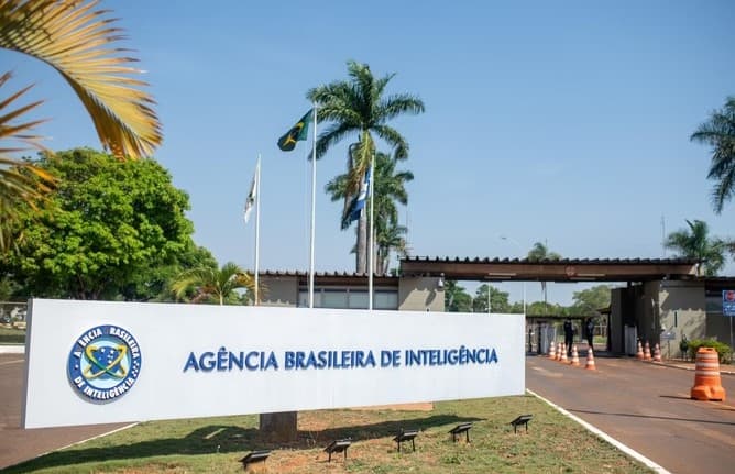 Diretor da Abin é intimado pela PF após suposta espionagem contra Paraguai