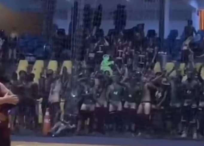 MP arquiva inquérito sobre alunos de Medicina que simularam masturbação em jogo de vôlei feminino em SP
