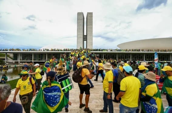 Familiares de presos pelo 8/1 cogitam greve de fome para pressionar Hugo Motta por anistia