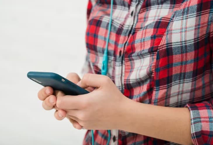 Estudo aponta que 48% dos jovens consideram que as redes sociais fazem mal à saúde mental