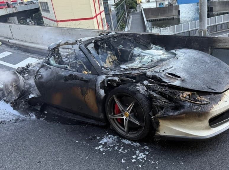 Após 10 anos economizando, homem compra Ferrari e a perde para incêndio logo após retirada