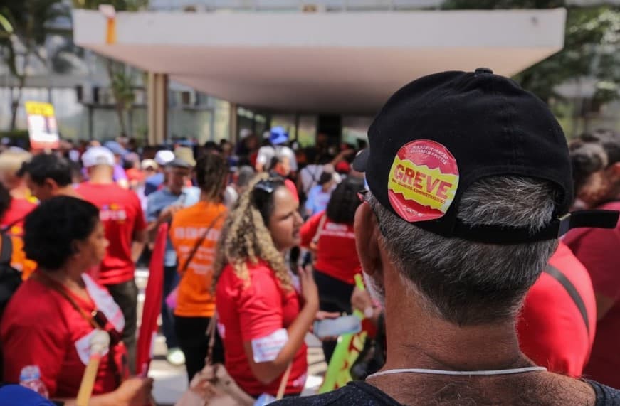 Governo Lula quer regulamentar greves no serviço público ainda em 2025