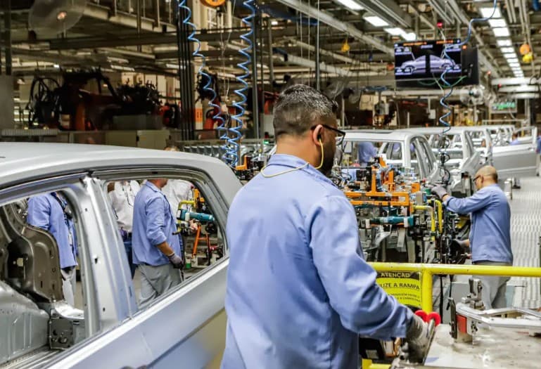 Brasil fica em último lugar em ranking de competitividade industrial da CNI