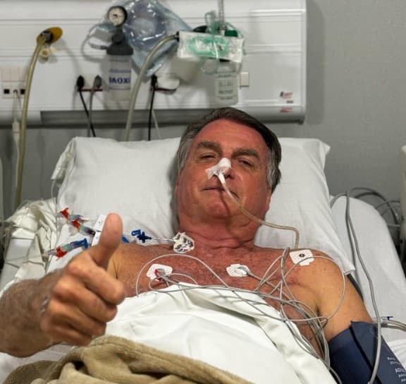 Bolsonaro diz que por enquanto não há necessidade de uma nova cirurgia e agradece todos os brasileiros pelas orações