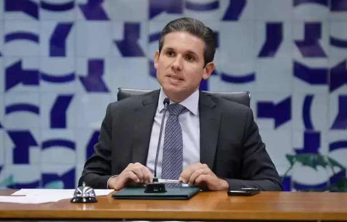 ‘Não dá para vender sonho que não vai se realizar', diz Motta sobre PEC que propõe fim da escala 6×1