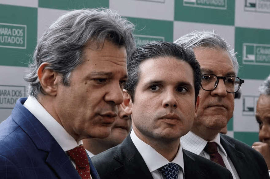 Ofensiva do setor privado eleva pressão sobre Motta por anulação do aumento do IOF e amplia crise