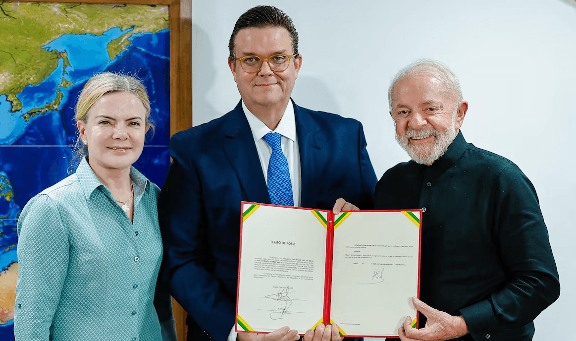 INSS: Ministro assinou emenda adiando controle de descontos após pedido de associações suspeitas