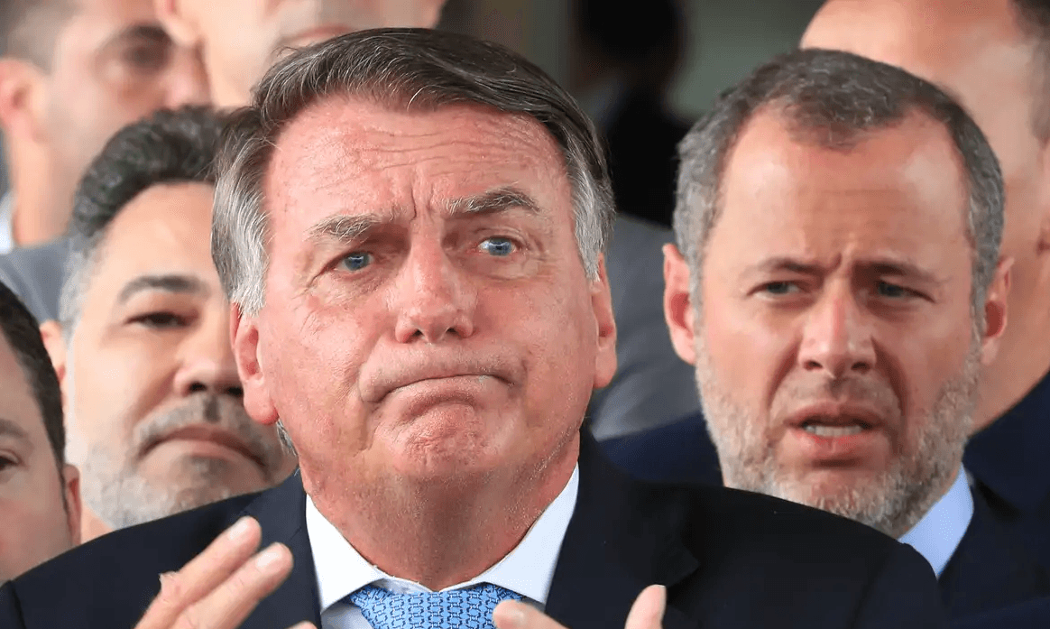 Bolsonaro desafia Moraes a mostrar ‘minuta do golpe'