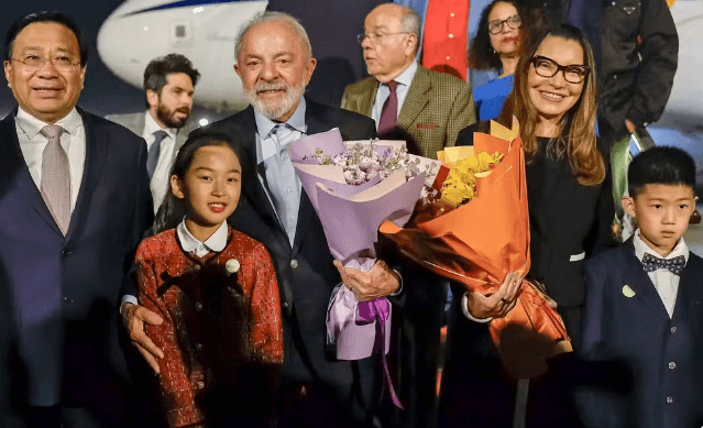 Governo torra R$17 milhões com viagens em 4 dias