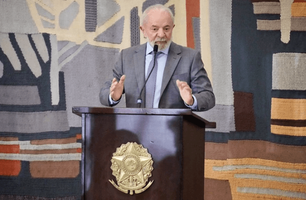 Lula critica gastos com guerras e pede financiamento no combate à fome