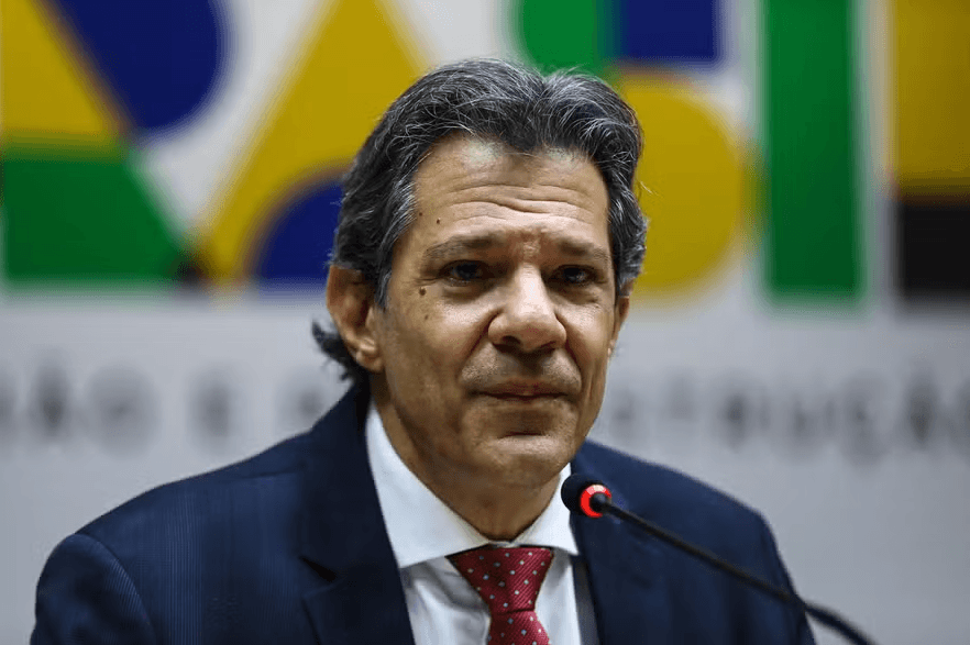 Aumento de IOF: repercussão negativa alcança mais de 70% dos posts nas redes e traz de volta o meme ‘Taxad'