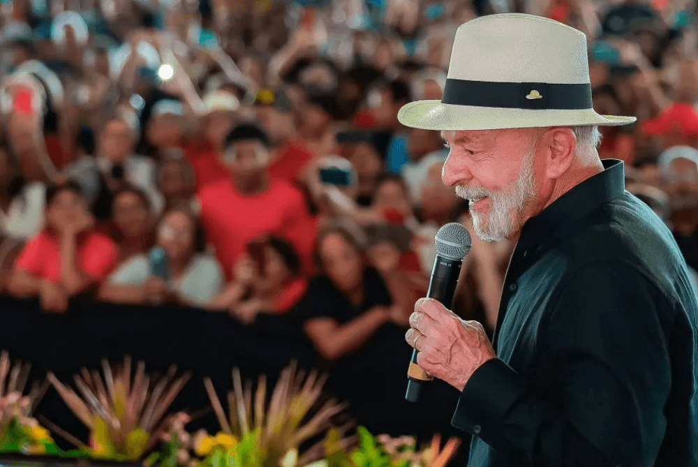 Lula se diz vítima de “canalhice” e promete viagens para “fazer política”