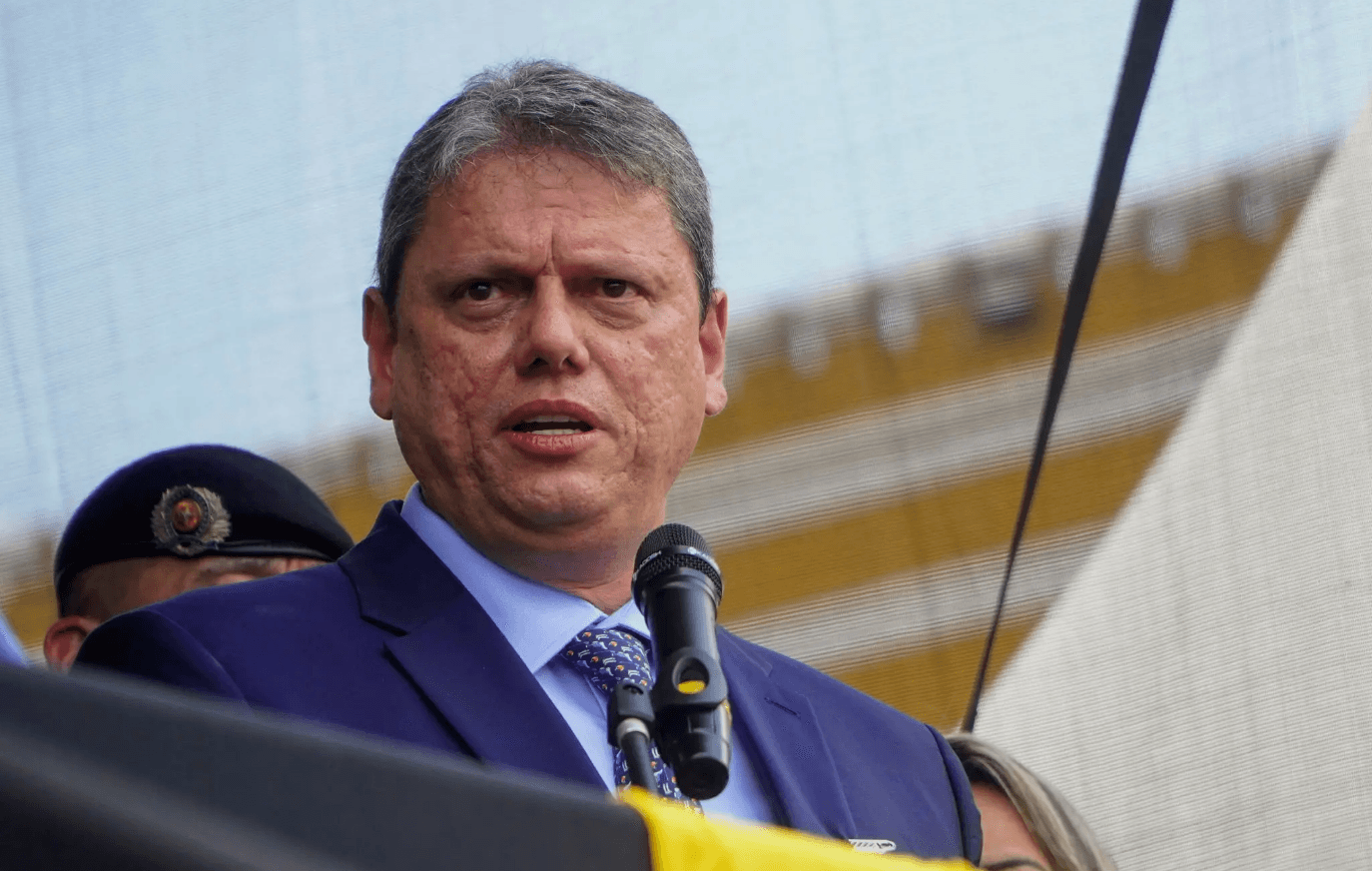Tarcísio critica governo Lula e defende frente ampla de direita para 2026