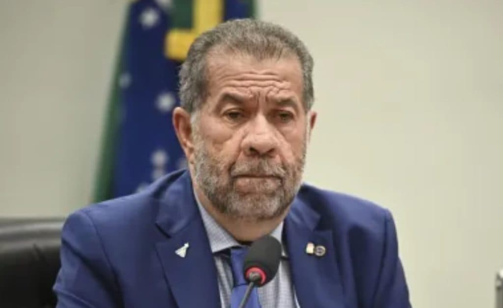 Lupi não resiste a escândalo e pede demissão do Ministério da Previdência