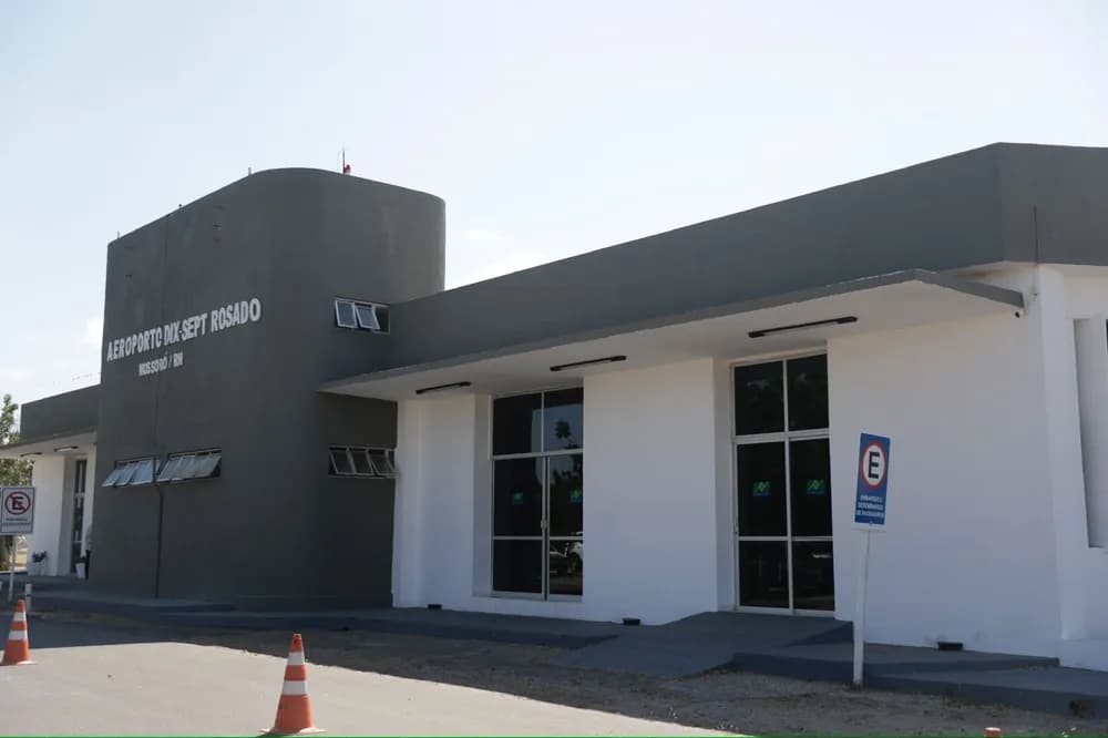 Companhias aéreas cancelam voo sem avisar e são condenadas a indenizar passageiro no RN