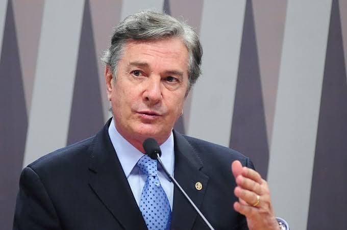 Moraes determina suspensão de passaporte diplomático de Collor