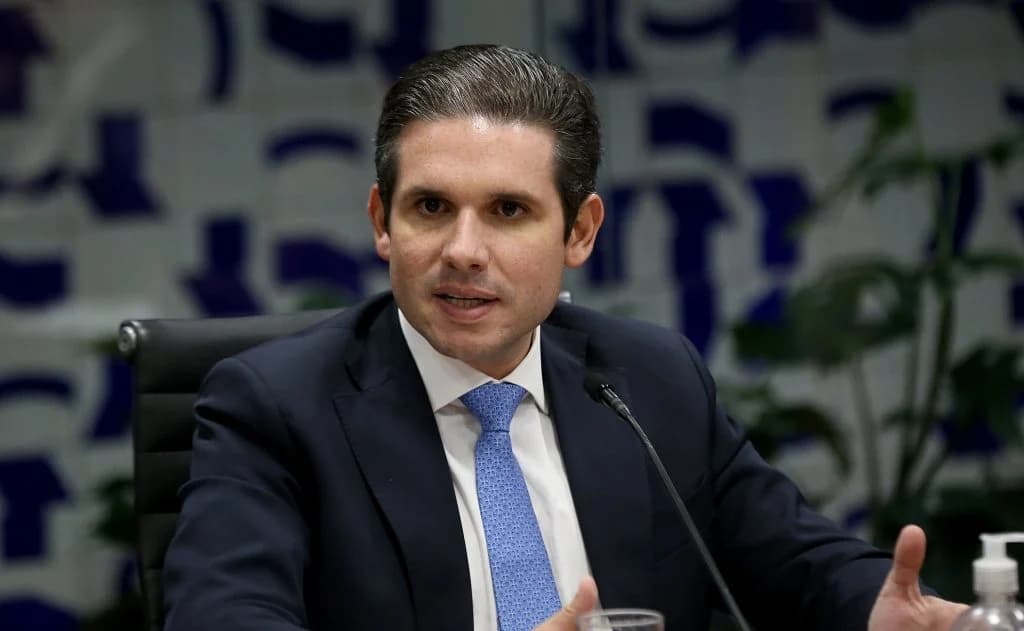 Hugo aciona STF e pede respeito à decisão de deputados sobre Ramagem