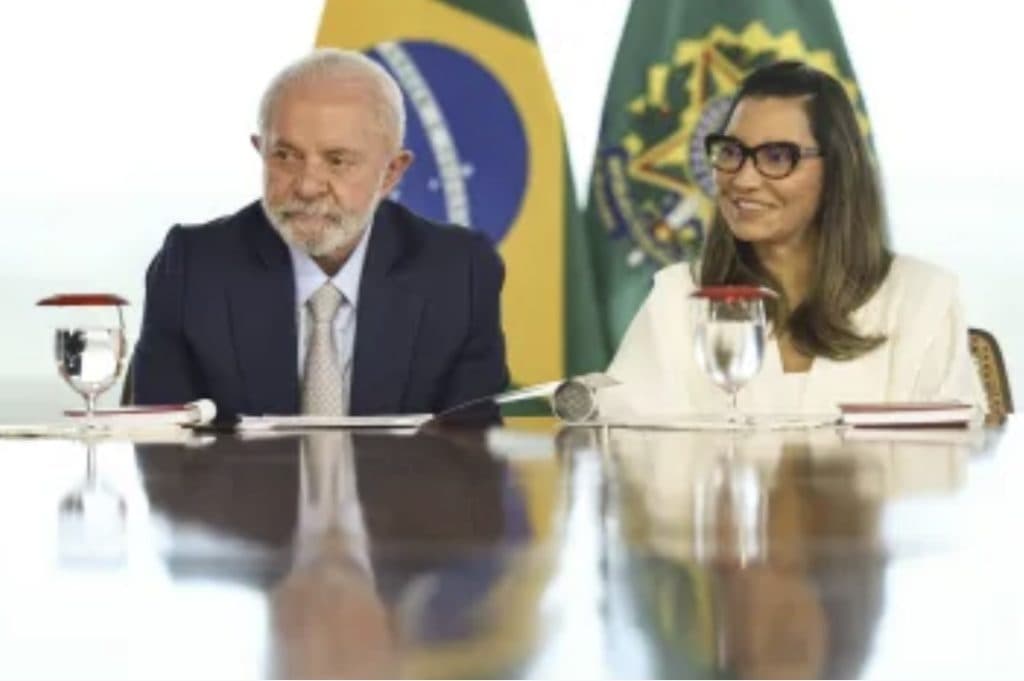 Oposição critica falas de Lula e Janja sobre TikTok em reunião com presidente da China
