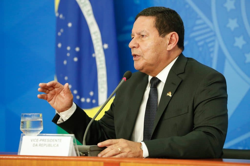 Mourão nega intenção de golpe por parte de Bolsonaro