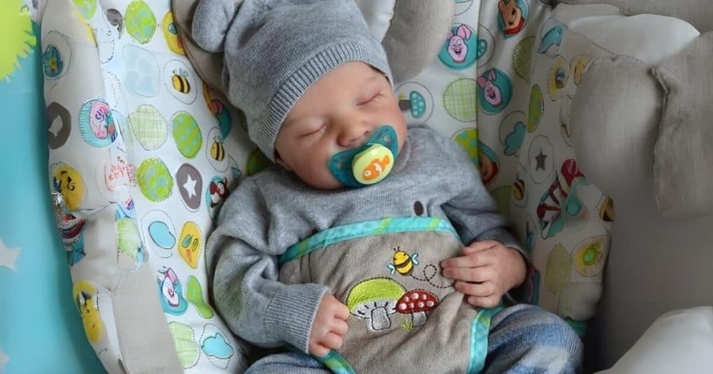 Justiça do Trabalho de Salvador analisa pedido de licença-maternidade para "mãe" de bebê reborn