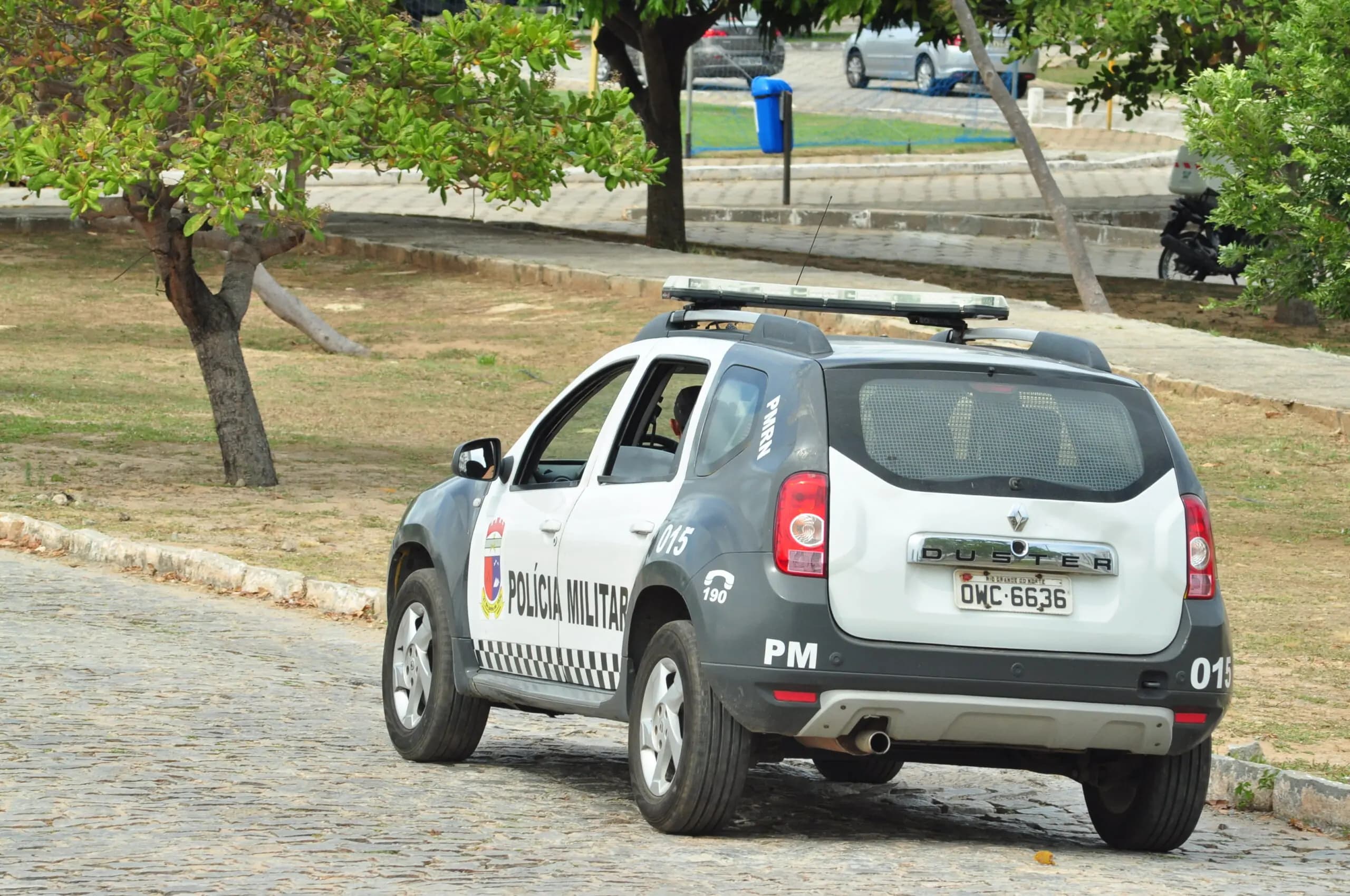 Advogado em ‘surto' atira no meio da rua na zona Sul de Natal e atinge carro de inocente
