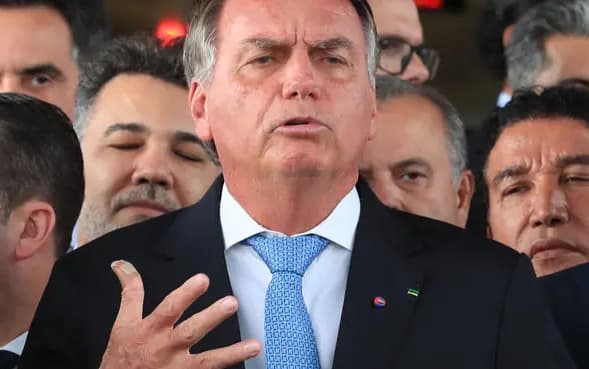 Bolsonaro volta a criticar regulação das redes sociais e nega ligação com 8 de janeiro