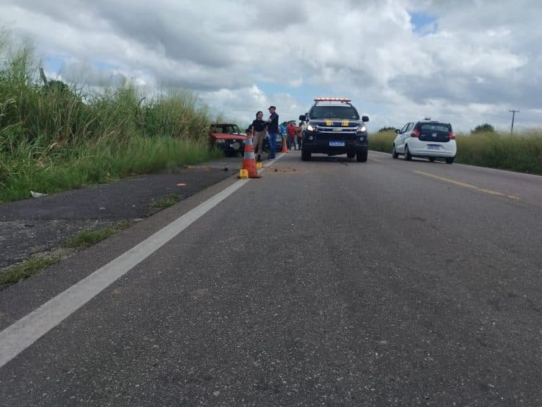 Motociclista morre em acidente na BR-406 e passageira é socorrida em estado grave