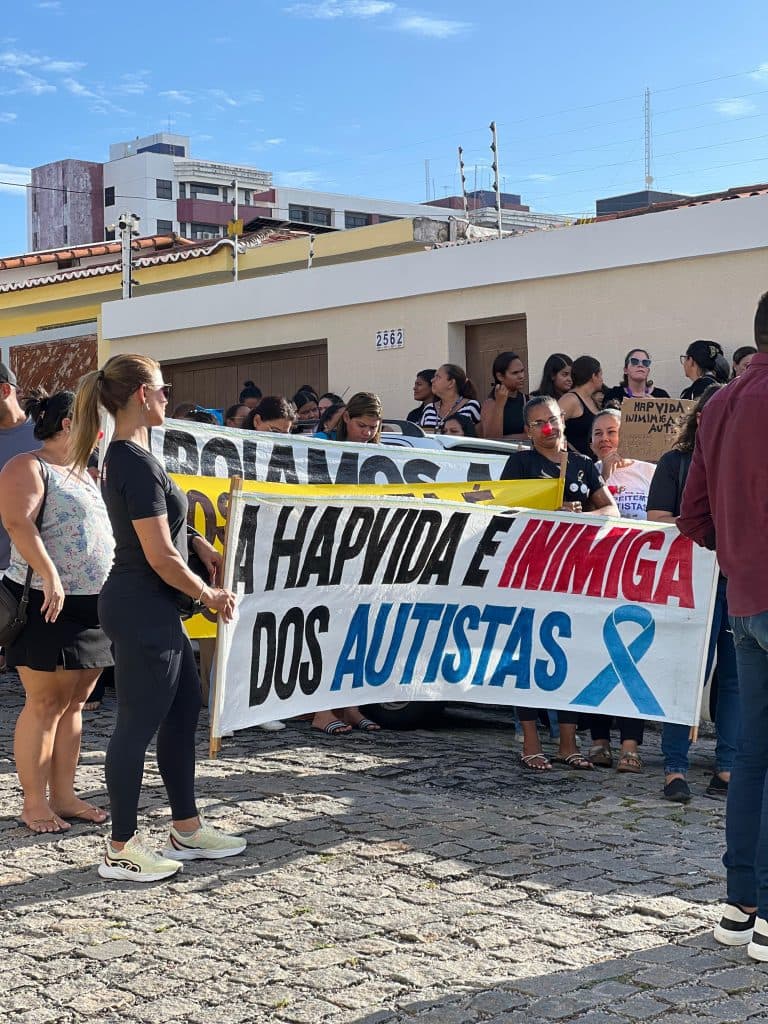 Hapvida se posiciona sobre denúncias de pais de crianças autistas