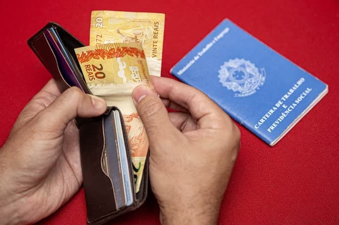 IBGE: desemprego fica estável em 6,6% no trimestre encerrado em abril