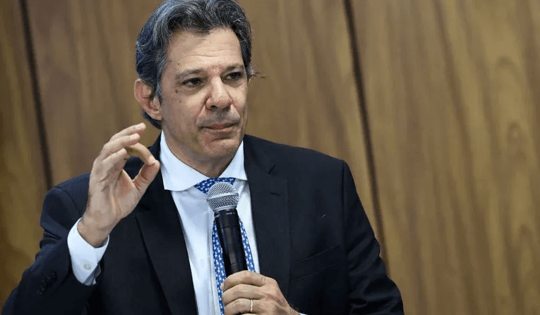 Aumento do IOF foi debatido na mesa de Lula, diz Haddad