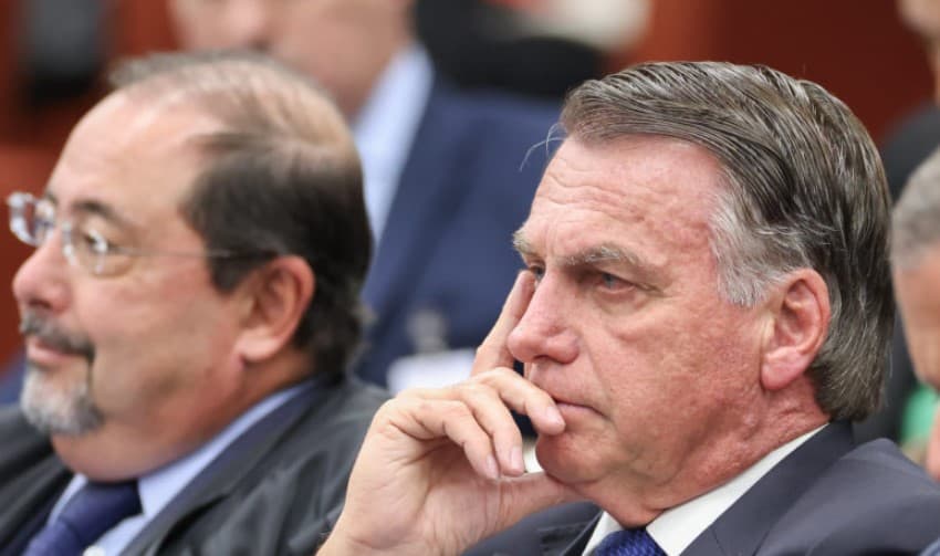 Defesa de Bolsonaro pede a Moraes suspensão de audiências no STF; advogados alegam acesso limitado às provas reunidas pela PF