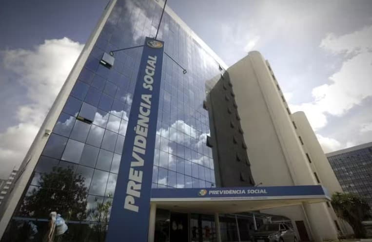Oposição diz que reuniu assinaturas para CPMI do INSS, mas instalação depende de Alcolumbre