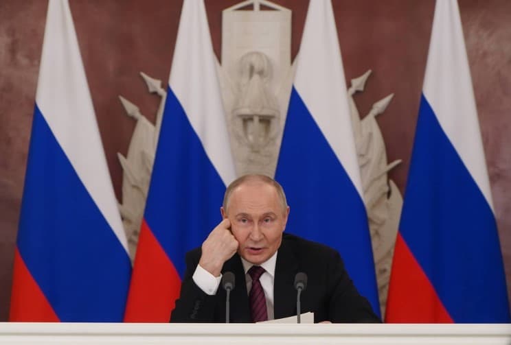 Putin propõe negociações de paz com a Ucrânia após três anos de guerra