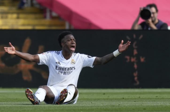 Vini Jr. pode ficar de fora de primeiros jogos de Ancelotti na seleção brasileira por lesão no tornozelo