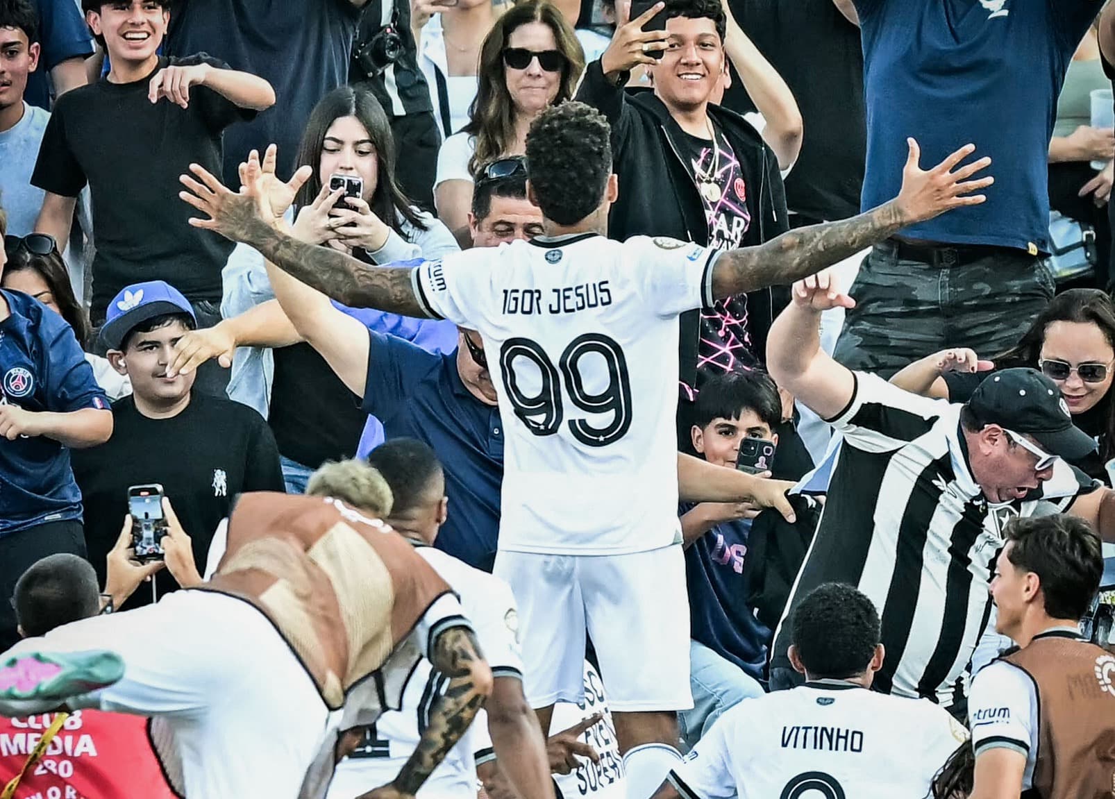 Botafogo faz história, vence o PSG e se aproxima de classificação na Copa de Clubes