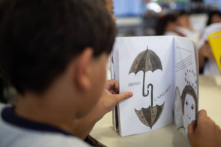 Governo Lula não garante dinheiro para comprar livros didáticos previstos para 2025