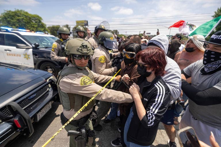 Trump anuncia envio de 2.000 homens da Guarda Nacional para conter protestos