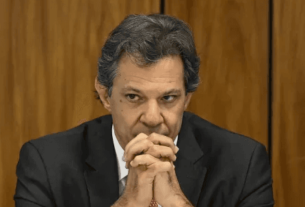 Sob pressão, Haddad encontra líderes para discutir aumento do IOF
