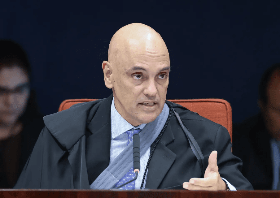 Moraes manda prender ex-assessor de Bolsonaro