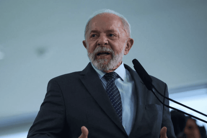 Lula cumpre últimos compromissos na França e retorna ao Brasil nesta segunda-feira