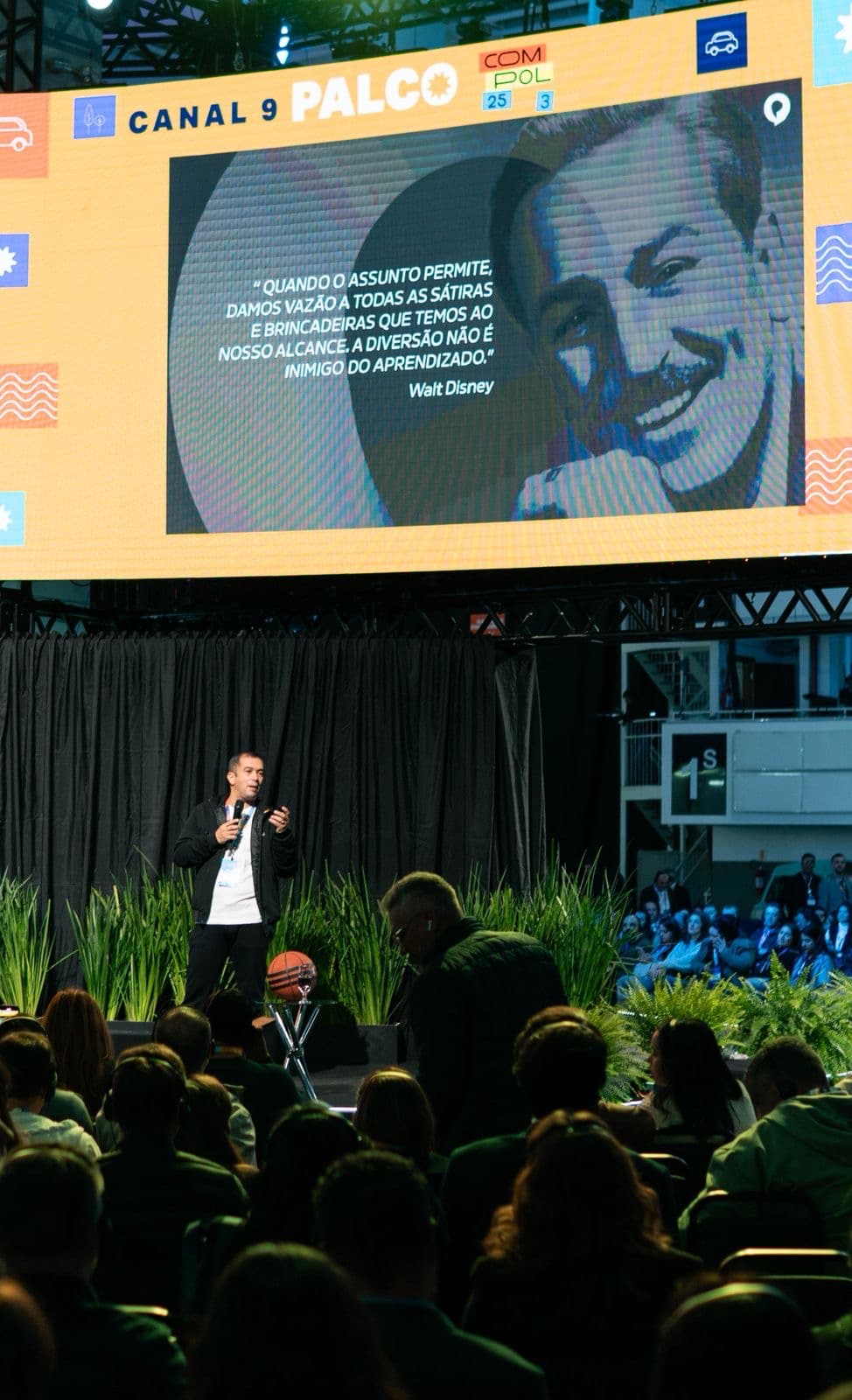 Alan Oliveira destaca humanização da comunicação no maior evento de marketing político da América Latina