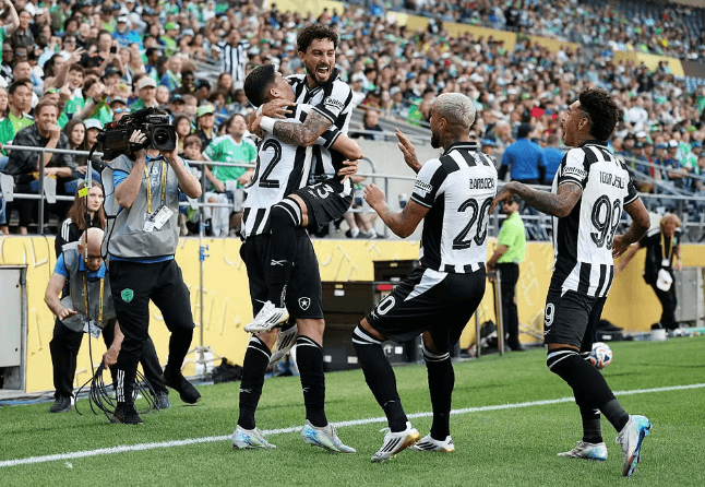 Brasileiros encaram estreia dura no Mundial: Palmeiras empata e Botafogo sofre, mas vence