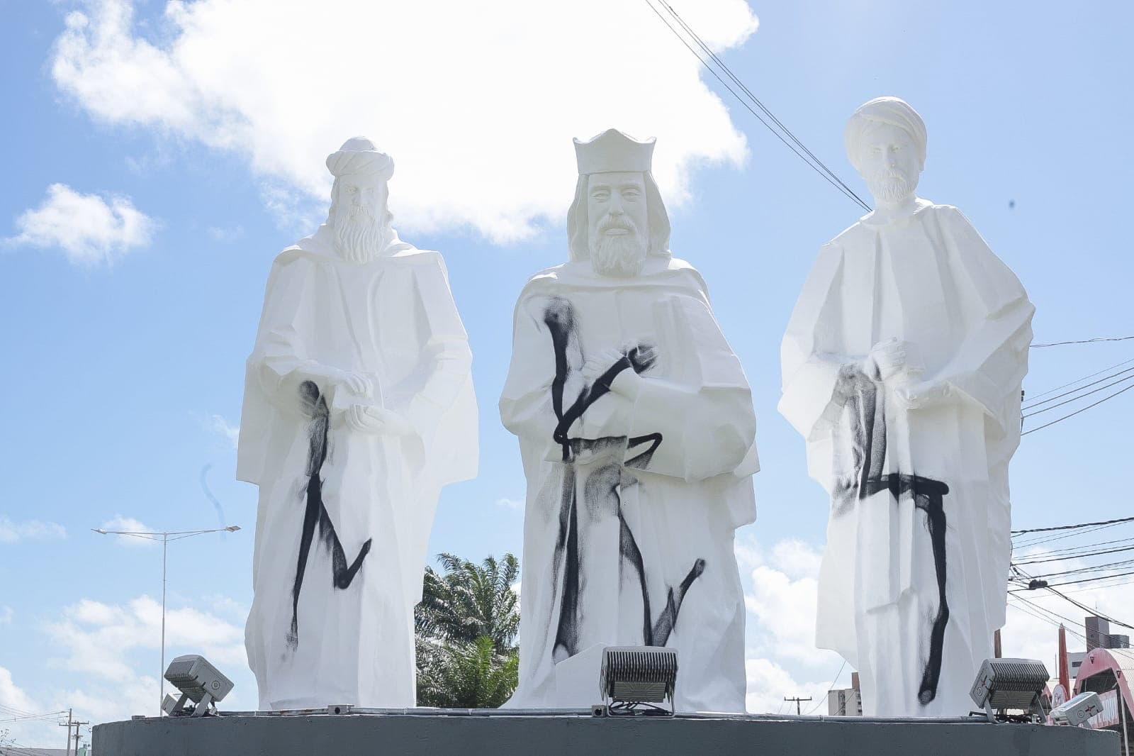 Após revitalização, estátuas dos Reis Magos são novamente vandalizadas
