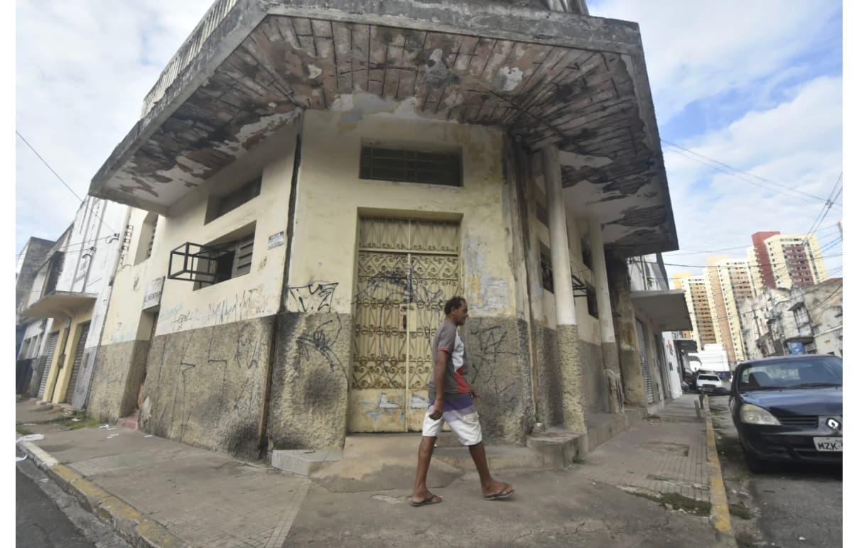 Defesa Civil monitora 20 prédios por risco de desabamento