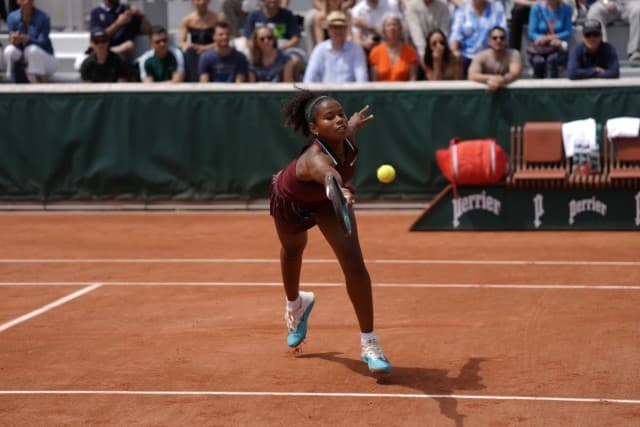 Potiguar Victória Barros vence mais uma e avança no torneio juvenil de Roland Garros