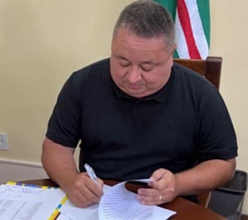 Prefeito Antônio Henrique anuncia antecipação de 40% do décimo terceiro salário dos servidores de Ceará-Mirim